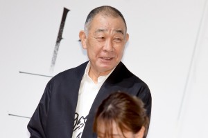 ドラマ『上下関係』完成披露発表会イベントに登場したでんでん