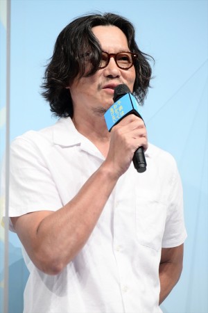豊川悦司、映画『子供はわかってあげない』完成披露上映会に登場