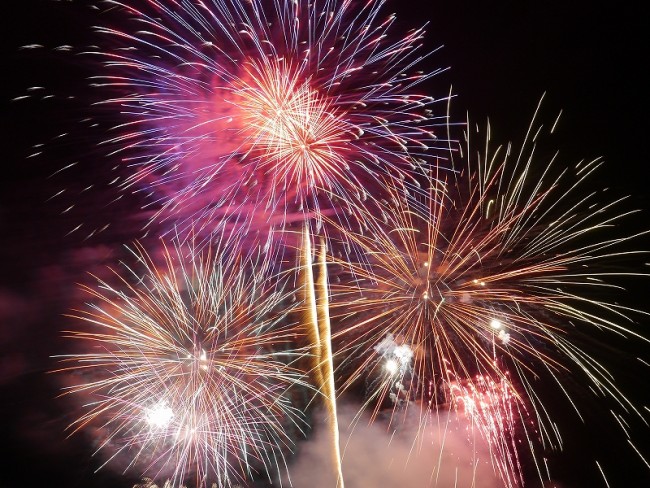 栃木 那須 りんどう湖花火大会 8月も開催 湖面に映る 幻想的な花火 楽しめる 21年8月1日 おでかけ クランクイン トレンド