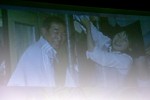 『映画クレヨンしんちゃん 謎メキ！花の天カス学園』公開初日舞台あいさつに登場したフワちゃん、高校時代の恩師との2ショット写真