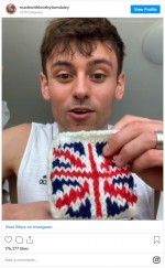 トーマス・デーリー、お手製のメダルポーチを披露　※「madewithlovebytomdaley」インスタグラム