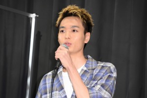 映画『うみべの女の子』公開記念舞台あいさつに登場した青木柚