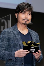 「HIGEMEN AWARDS 2021」授賞式に登場した小澤征悦