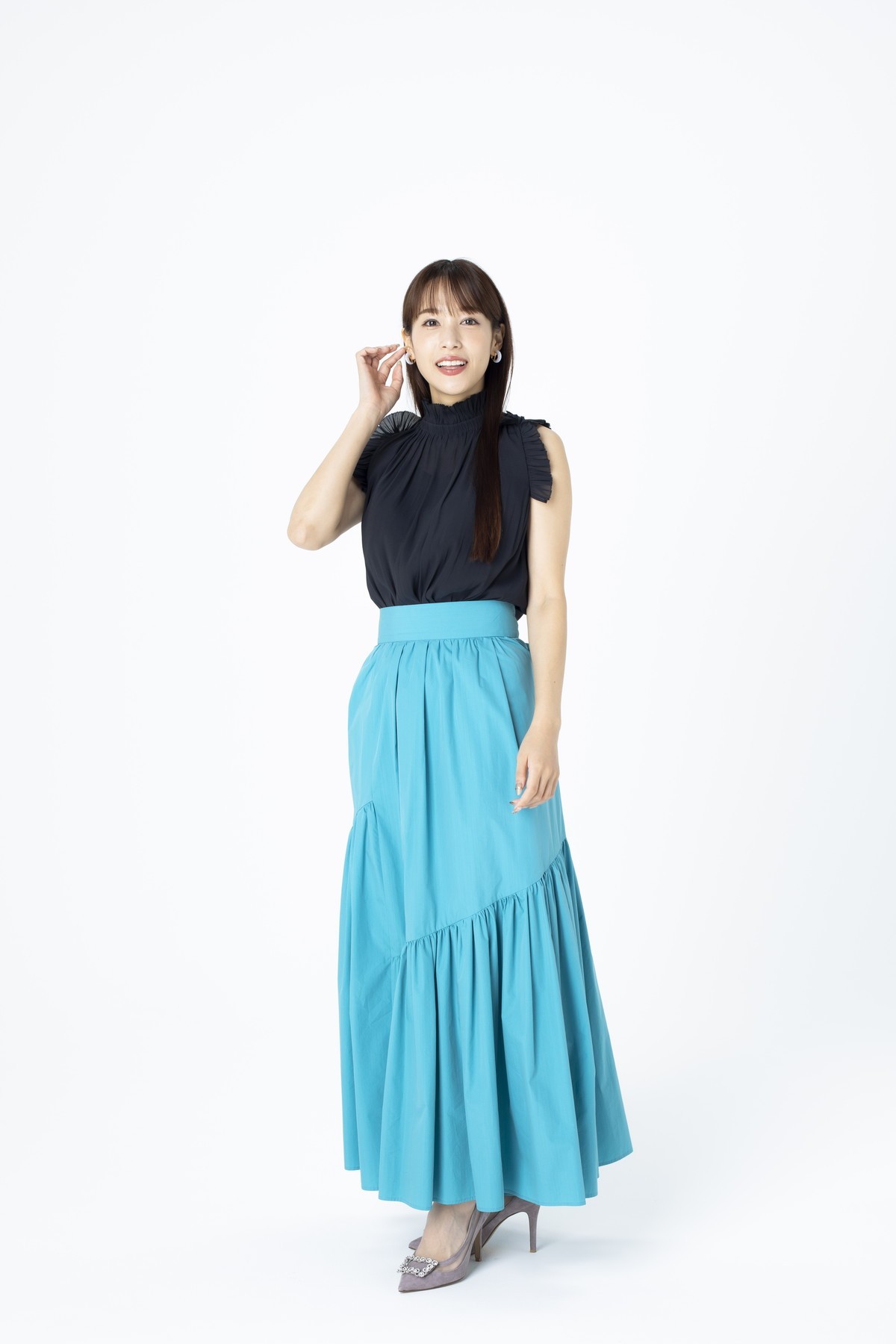 鷲見玲奈、写真集のため2kg増量「絶妙なぷにぷに具合を表現できました」