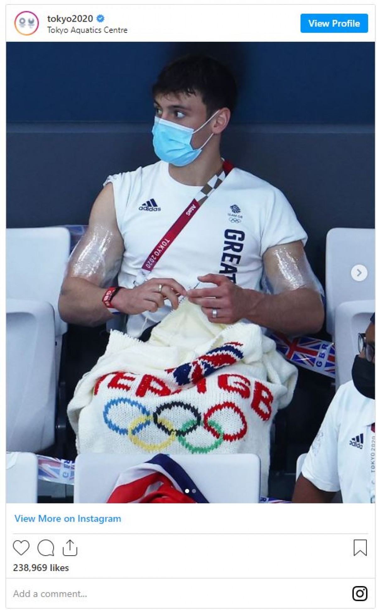 ＜東京2020＞“観戦中の編み物”で話題　英トーマス・デーリー、“五輪カーディガン”が完成