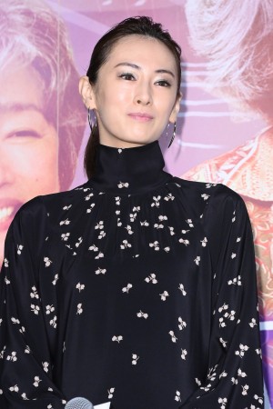 映画『キネマの神様』公開記念舞台あいさつに登場した北川景子