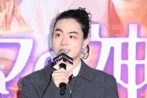 映画『キネマの神様』公開記念舞台あいさつに登場した菅田将暉