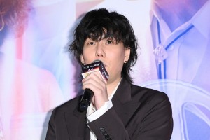 映画『キネマの神様』公開記念舞台あいさつに登場したRADWIMPS・野田洋次郎