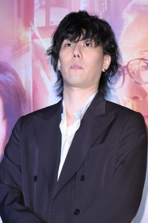 映画『キネマの神様』公開記念舞台あいさつに登場したRADWIMPS・野田洋次郎