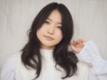 鞘師里保、ソロでの音楽活動再開で決意「自分の力で武道館に」