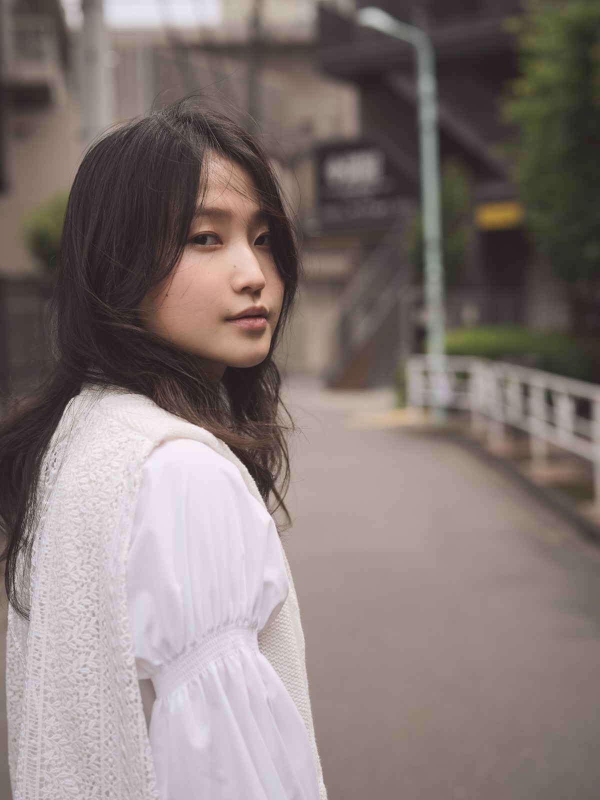 鞘師里保、ソロでの音楽活動再開で決意「自分の力で武道館に」