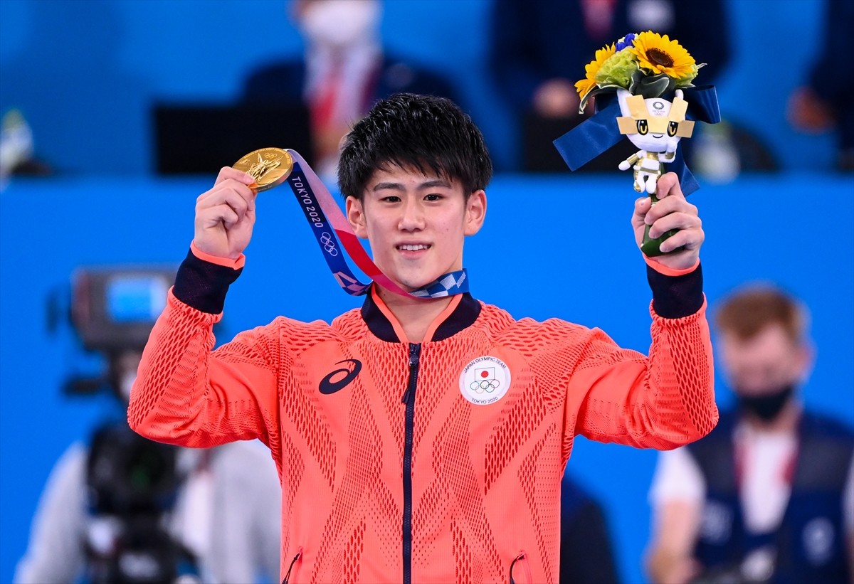＜東京2020＞体操2冠王者・橋本大輝が20歳に　ケーキ片手の笑顔ショットに「かわいい」の声