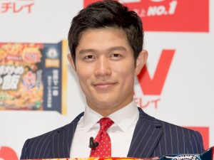 ニチレイ「本格炒め炒飯」発売20周年記念 冷凍炒飯売上世界No.1ギネス世界記録認定PRイベントに登場した鈴木亮平