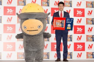 ニチレイ「本格炒め炒飯」発売20周年記念 冷凍炒飯売上世界No.1ギネス世界記録認定PRイベントに登場した鈴木亮平