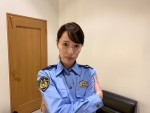 藤（戸田恵梨香）がじっと見つめる…　※ドラマ『ハコヅメ ～たたかう！交番女子～』オフィシャルブログ