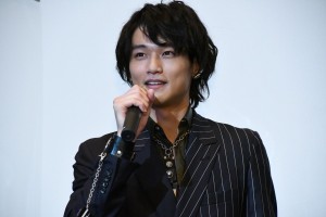 『ゼロワンOthers 仮面ライダーバルカン＆バルキリー』完成披露舞台あいさつに登場した中川大輔