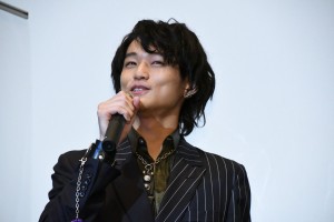 『ゼロワンOthers 仮面ライダーバルカン＆バルキリー』完成披露舞台あいさつに登場した中川大輔