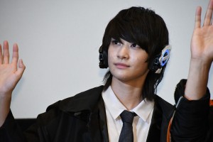 『ゼロワンOthers 仮面ライダーバルカン＆バルキリー』完成披露舞台あいさつに登場した中山咲月