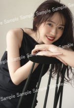乃木坂46・渡辺みり愛1st写真集『消極的な華やかさ』封入特典ポストカード