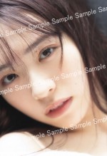 乃木坂46・渡辺みり愛1st写真集『消極的な華やかさ』封入特典ポストカード