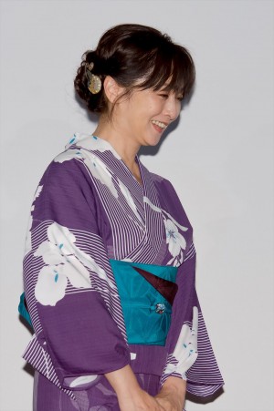 斉藤由貴、映画『子供はわかってあげない』テアトル新宿先行公開記念舞台あいさつに登場