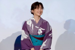 斉藤由貴、映画『子供はわかってあげない』テアトル新宿先行公開記念舞台あいさつに登場