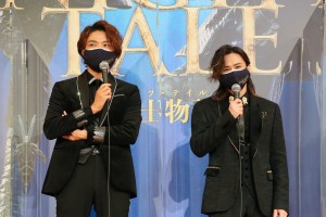 ミュージカル『ナイツ・テイル－騎士物語－』制作発表に登場した（左から）井上芳雄、堂本光一