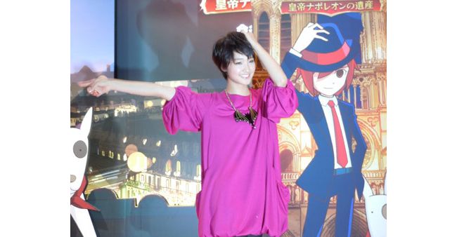 剛力彩芽が声優初挑戦 ゲーム リズム怪盗r を生プレイ 体でリズムをとっちゃう 11年9月15日 写真 ゲーム アニメ ニュース クランクイン