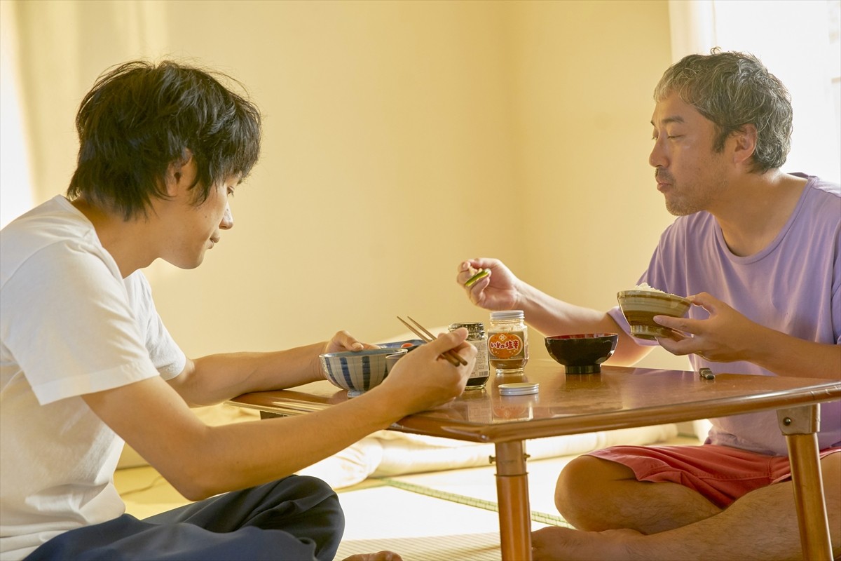 松山ケンイチ＆ムロツヨシが2人ご飯 『川っぺりムコリッタ』場面写真一挙公開