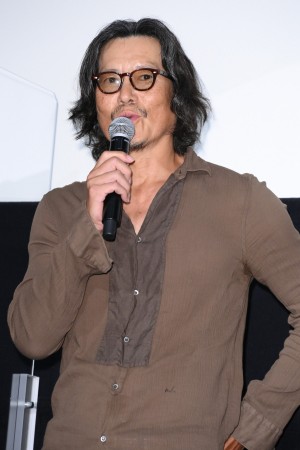 映画『鳩の撃退法』公開初日舞台あいさつイベントに登場した豊川悦司