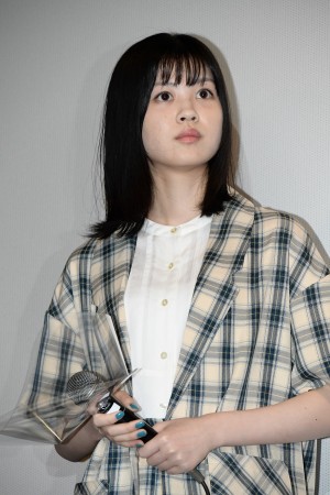 映画『うみべの女の子』初日舞台あいさつに登場した中田青渚