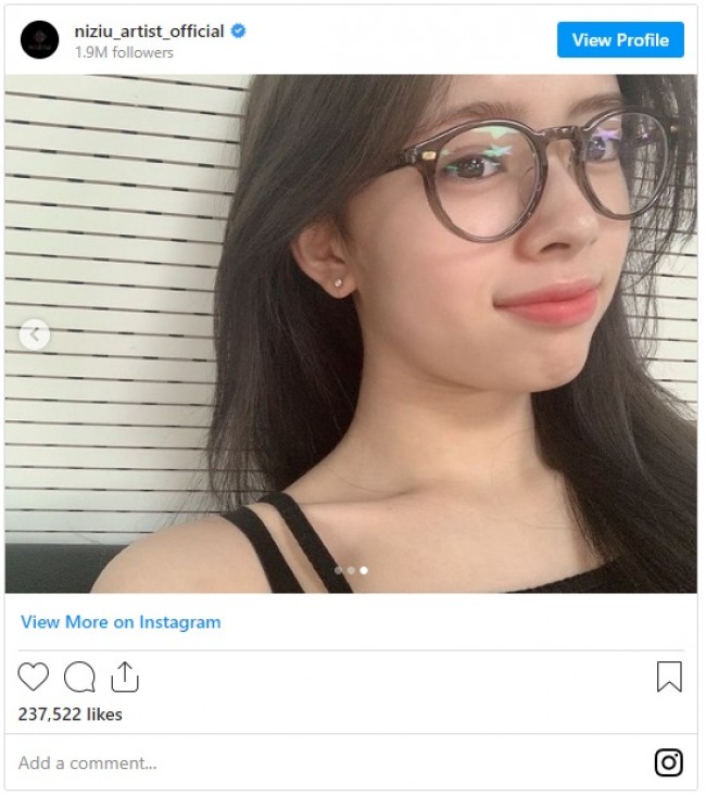 Niziu リマ メガネ姿のオフショットがかわいい 似合い過ぎてる 美しい 21年9月5日 写真 エンタメ ニュース クランクイン