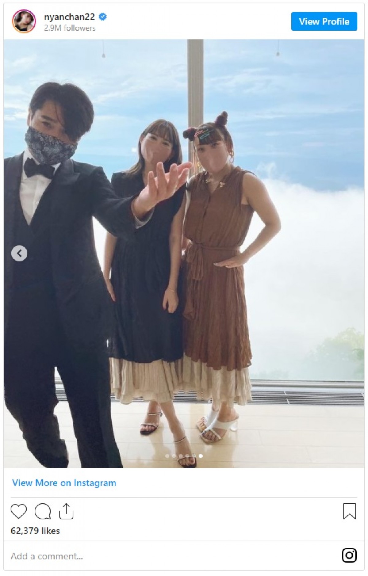 小嶋陽菜＆フワちゃん、双子コーデのドレスショットに絶賛「めちゃかわいい」