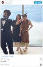 『有吉の夏休み』オフショット　※「小嶋陽菜」インスタグラム