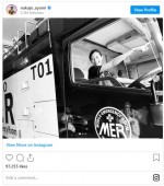 中条あやみ、ERカーの運転席でニッコリ　※「中条あやみ」インスタグラム