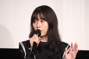 映画『人と仕事』完成報告会に登場した有村架純