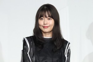 映画『人と仕事』完成報告会に登場した有村架純