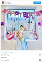 プリンセスみたい　ドレス姿で誕生日をお祝いされる内田理央　※「内田理央」インスタグラム