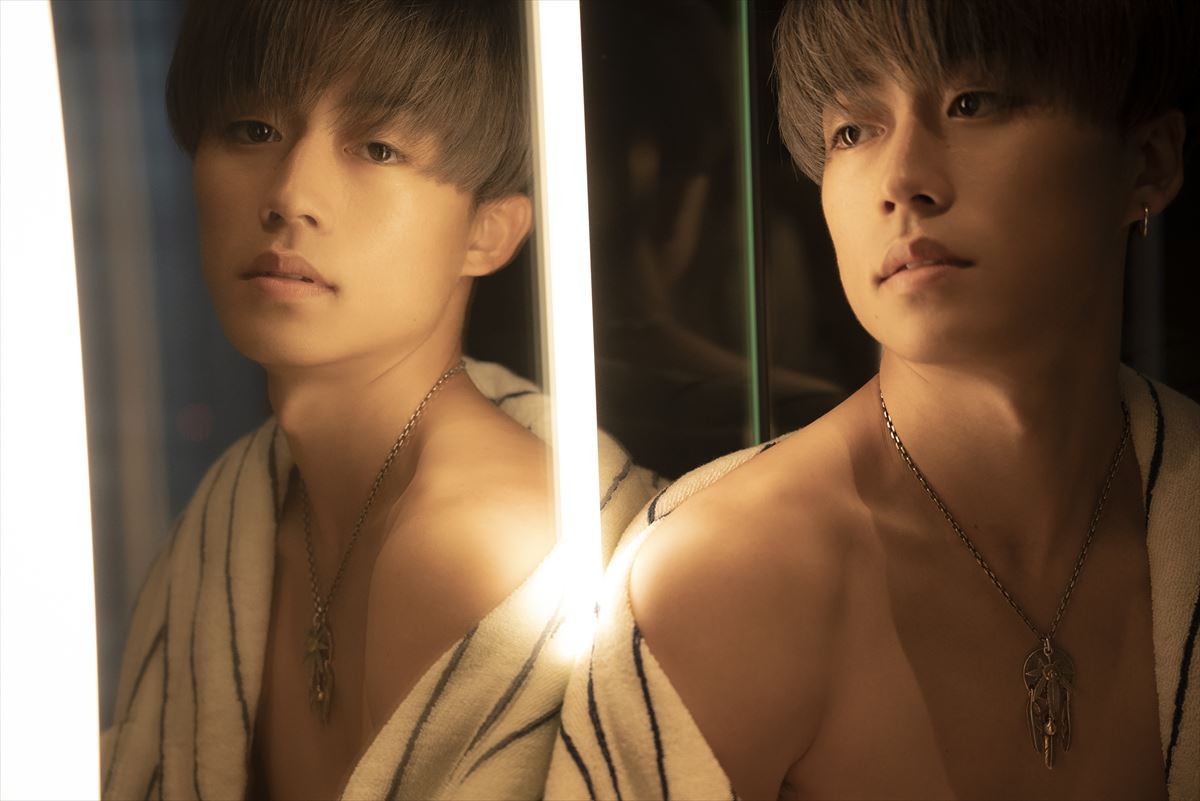 超人気YouTuber・コムドット、初の写真集早くも予約殺到　カバー写真解禁