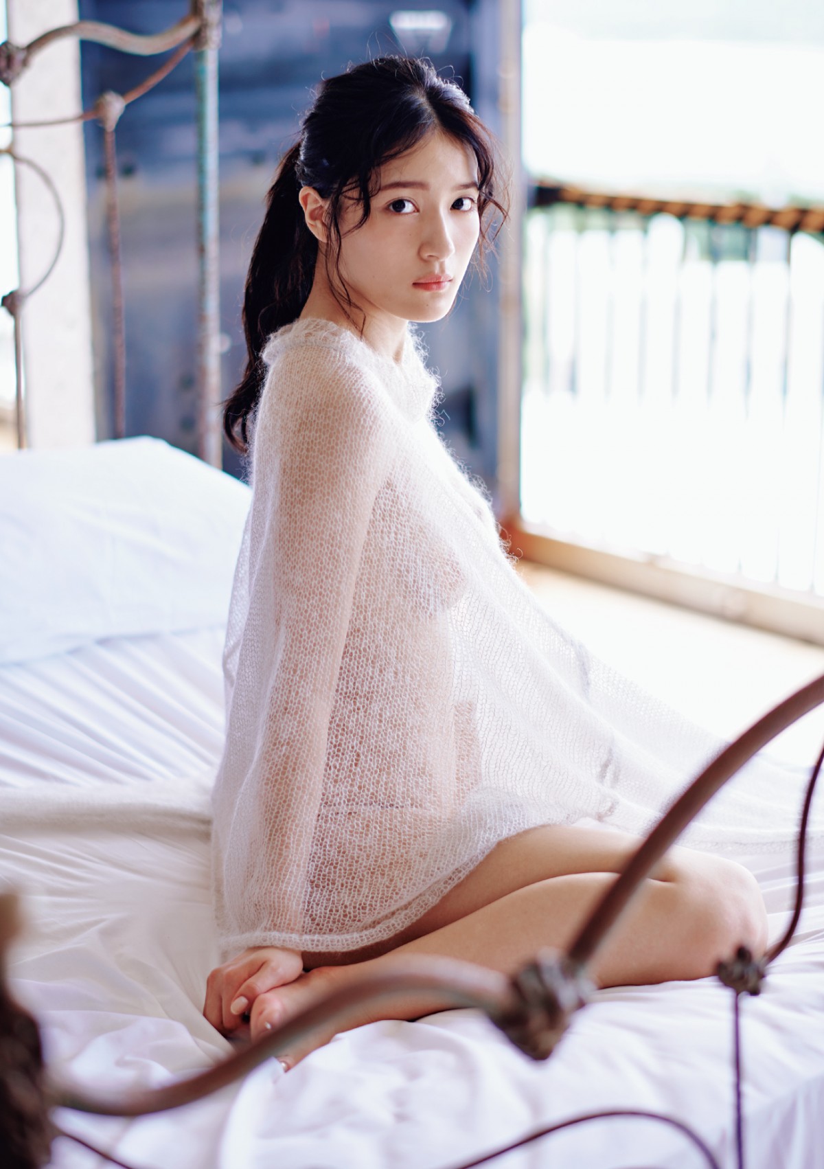 “元欅坂46”織田奈那、あどけない表情から肉感ショットまで　1st写真集カバー解禁