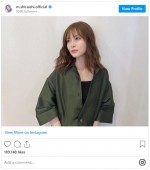 くるくるな巻き髪とレアな前髪ショット　※「白石麻衣」インスタグラム