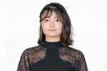中屋柚香、映画『プリズナーズ・オブ・ゴーストランド』公開記念舞台あいさつに登壇