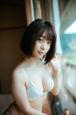 伊織もえ、セカンド写真集『内緒話』（秋田書店）未掲載カット、オフショットより