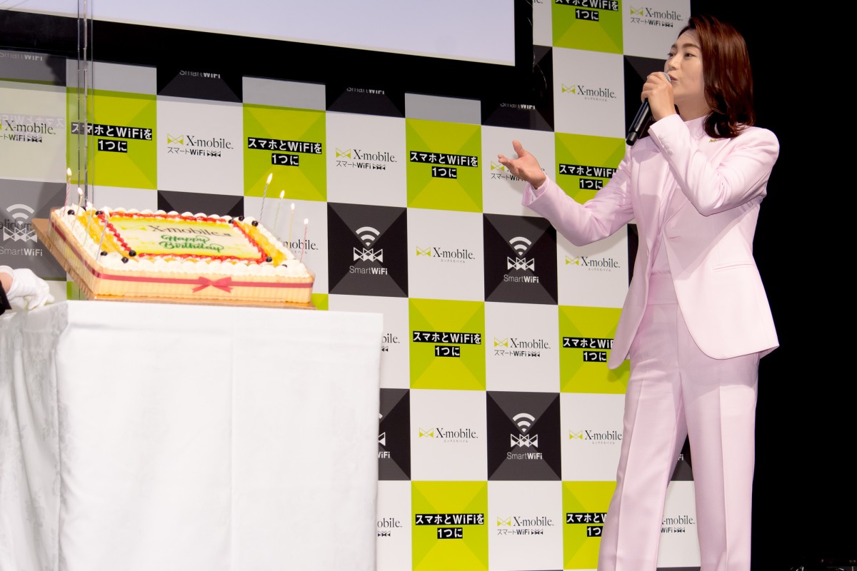 氷川きよし、華やかピンクスーツで登場　50歳に向け「アンチエイジングを心掛けて」