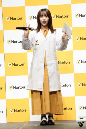 「ノートン ID アドバイザー」新機能発表会に登場したなえなの