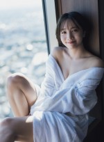 元乃木坂46・能條愛未、胸元あらわなバスローブ姿を披露