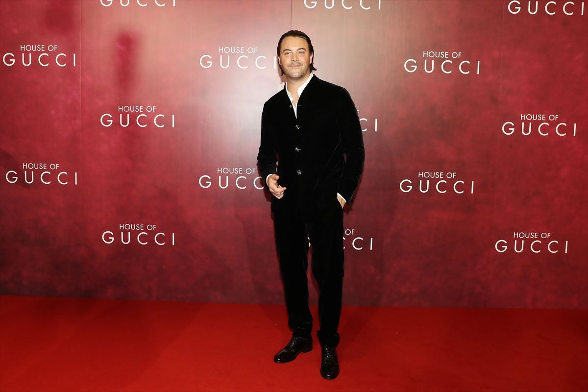 レディー・ガガ、GUCCIの鮮やかな紫色のドレスで登場！　『ハウス・オブ・グッチ』ロンドンプレミア