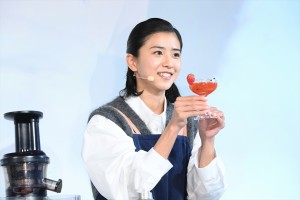 黒島結菜、家電と食のサブスク「foodable」サービス発表会に登場