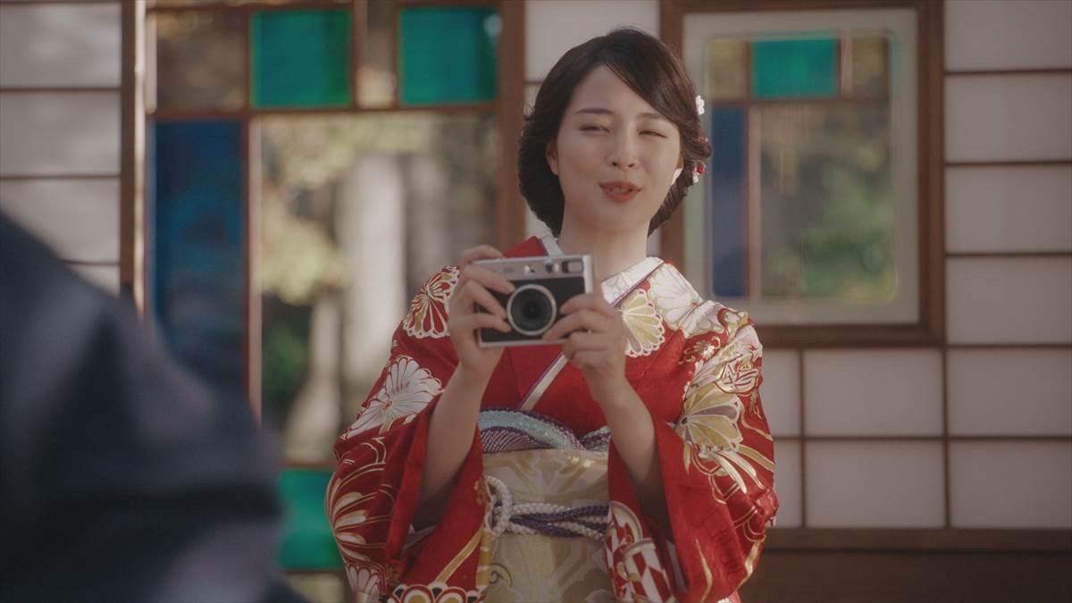 広瀬すず、艶やかな着物姿　吉沢亮＆ウルフ・アロン選手を“チェキで激写”