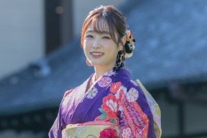 2022年オスカープロモーション新春晴れ着撮影会に登場した高橋ひかる